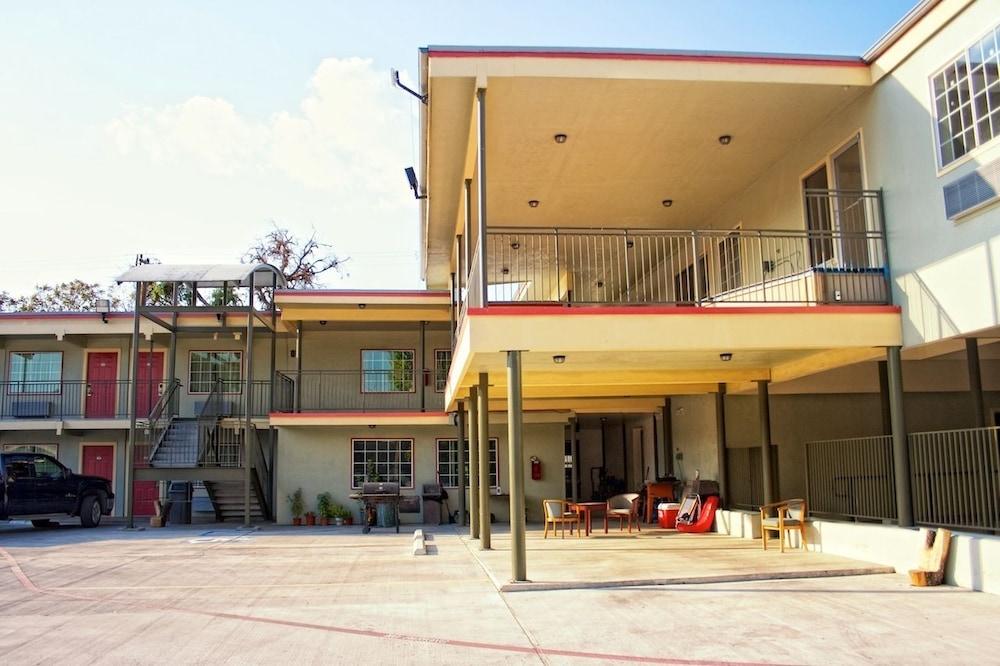 Whispering Palms Inn Del Rio Extérieur photo