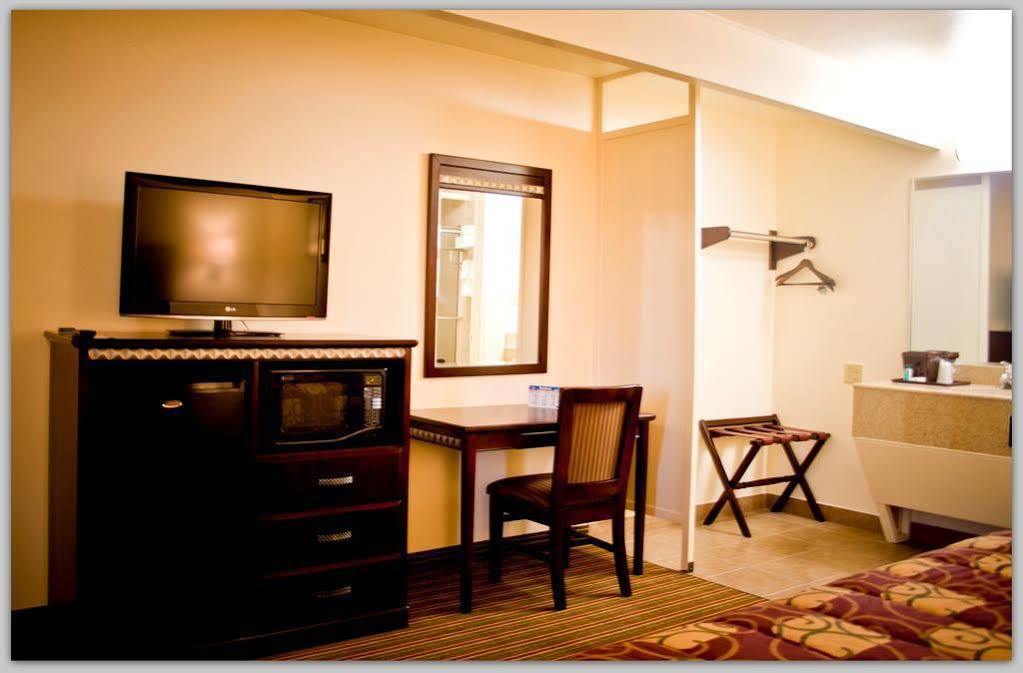 Whispering Palms Inn Del Rio Extérieur photo